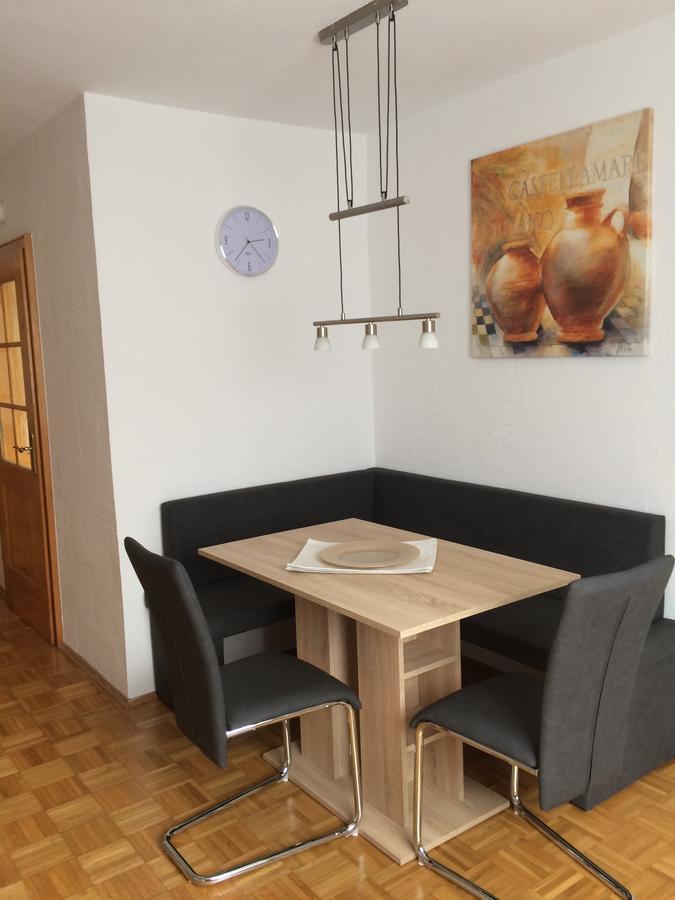 Ferienwohnung Im Gruenen Illschwang Exterior foto